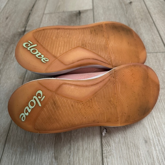 Clove nursing shoes in pink. Size 7.5 - Picture 5 of 5